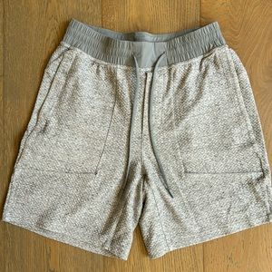 Men’s lululemon shorts in grey